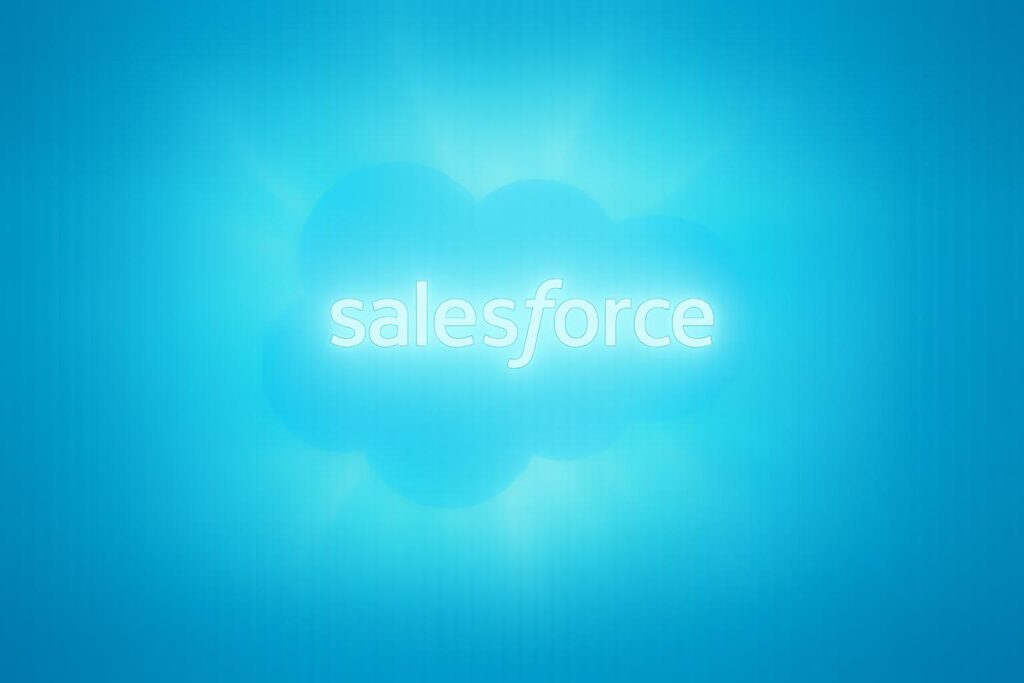 Salesforce shares recover amid AI controversy and sector slowdown